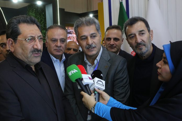 بازدید وزیر صمت از غرفه ایران ترانسفو در نمایشگاه بینالمللی متافو ۱۴۰۴ بازدید وزیر صمت از غرفه ایران ترانسفو در نمایشگاه بینالمللی متافو ۱۴۰۴